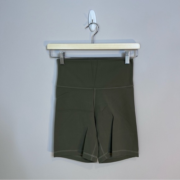 lululemon athletica Pants - Aritzia TnaBUTTER Atmosphere Hi-Rise 7" Short